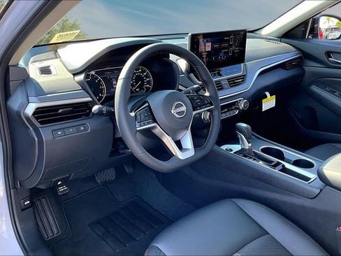 New 2026 Nissan Altima 2.5 SR w/ SR Midnight Edition Package FWD image 7