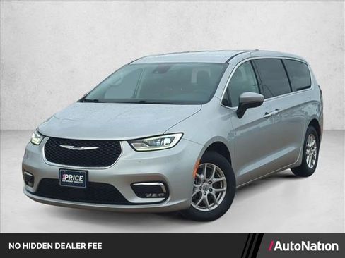 Used 2023 Chrysler Pacifica Touring-L FWD image 1