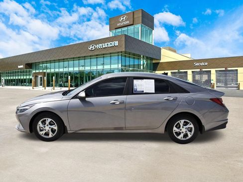 Used 2023 Hyundai Elantra SE FWD image 9