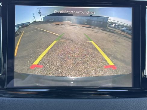 Used 2023 Chrysler Pacifica Touring-L image 12