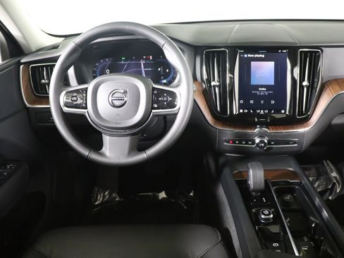 Used 2024 Volvo XC60 B5 Plus image 29