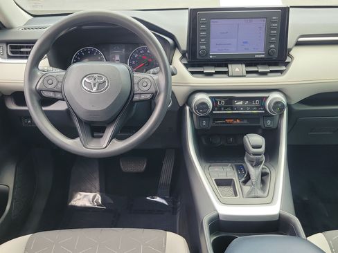 Used 2020 Toyota RAV4 XLE FWD image 16