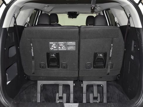 Used 2026 Kia Carnival FWD image 32
