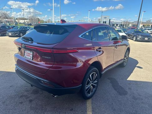 Used 2021 Toyota Venza LE w/ Carpet Mat Package (TMS) image 5