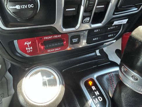 Used 2018 Jeep Wrangler Unlimited Rubicon w/ LED Lighting Group AWD/4WD image 28