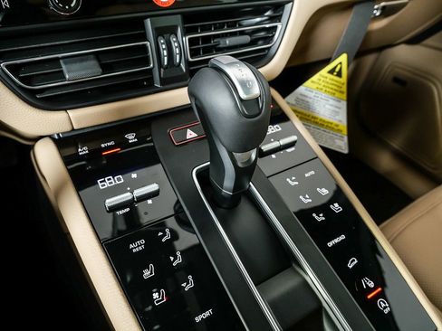 New 2026 Porsche Macan image 19