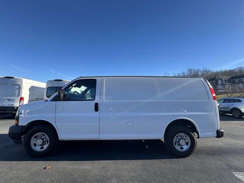 Used 2019 Chevrolet Express 3500 w/ Driver Convenience Package image 5