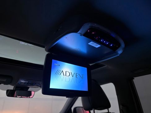 Used 2019 Toyota Highlander XLE AWD/4WD image 24