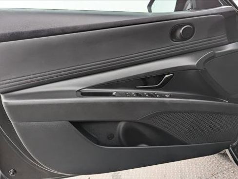 Used 2025 Hyundai Elantra SEL image 13