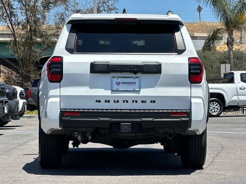 Used 2025 Toyota 4Runner SR5 AWD/4WD image 4