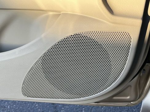 Used 2013 Toyota Corolla LE image 30