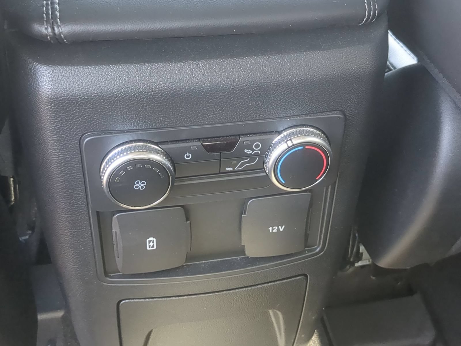 Used 2023 Ford Explorer XLT w/ Equipment Group 202A AWD/4WD image 33