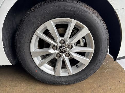 Used 2026 Toyota Camry LE FWD image 29