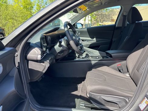 Used 2024 Hyundai Elantra SEL FWD image 10