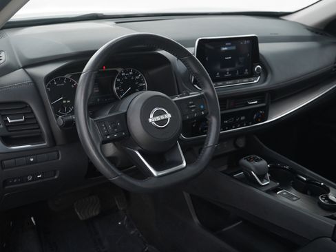 Used 2024 Nissan Rogue SV w/ SV Premium Package image 25