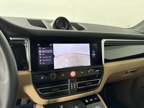 Certified 2024 Porsche Macan AWD/4WD image 30