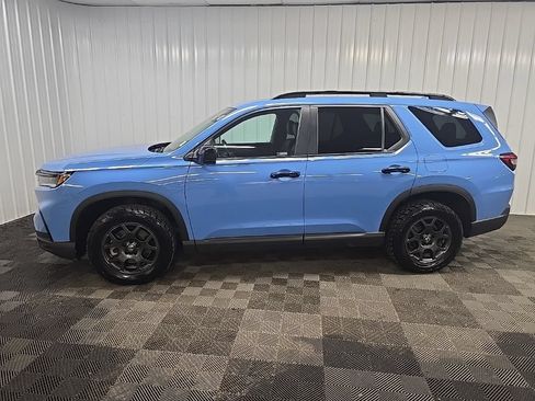 Used 2024 Honda Pilot TrailSport image 5