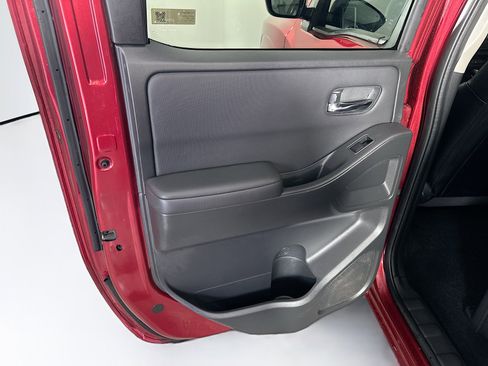 Used 2024 Nissan Frontier SL image 25