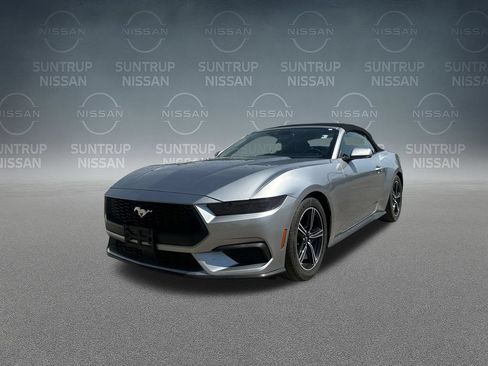 Used 2025 Ford Mustang Premium RWD image 33