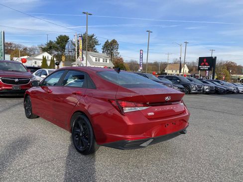 Used 2023 Hyundai Elantra SEL w/ Cargo Package image 3