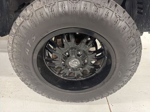 Used 2016 Toyota Tacoma Limited w/ Towing Package image 11