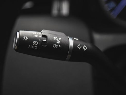 Used 2023 Land Rover Discovery Sport S image 24