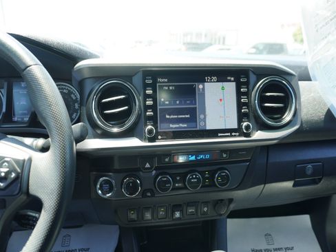 Used 2020 Toyota Tacoma TRD Off-Road w/ Technology Package AWD/4WD image 16