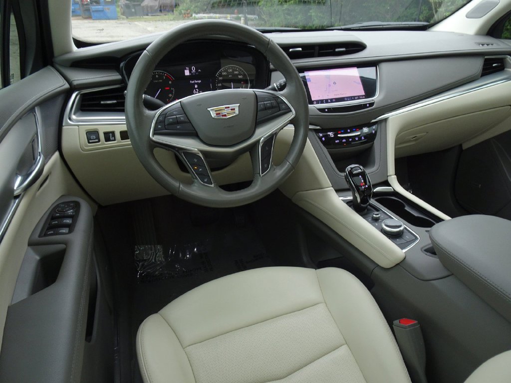 Certified 2022 Cadillac XT5 Premium Luxury FWD image 13