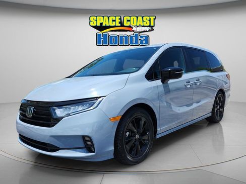 Used 2023 Honda Odyssey Sport image 2