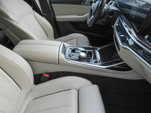 Used 2023 BMW X7 xDrive40i w/ M Sport Package AWD/4WD image 9