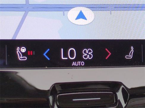 Used 2022 Volvo XC60 B5 Inscription w/ Climate Package image 22