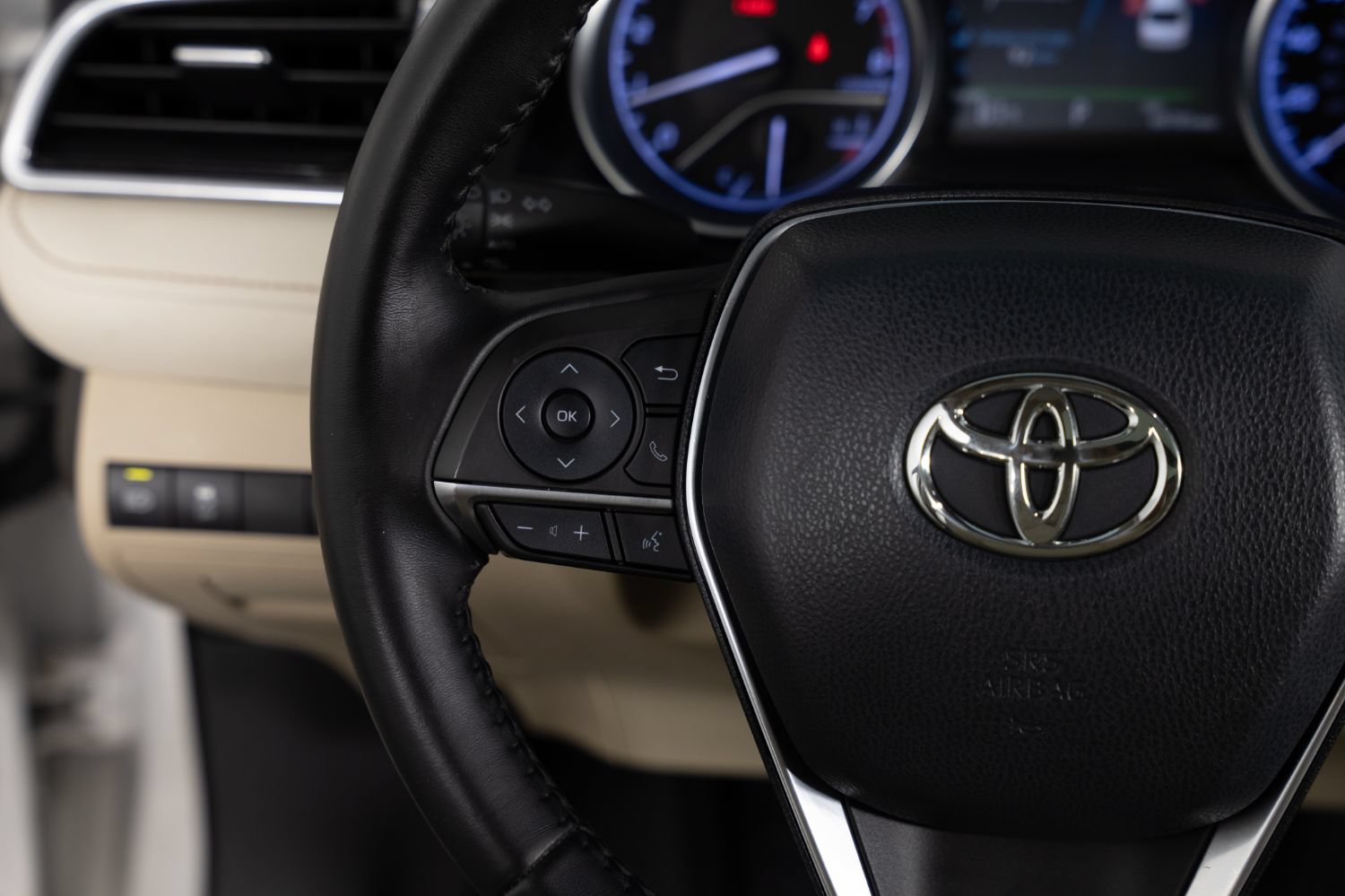 Used 2018 Toyota Camry XLE FWD image 28