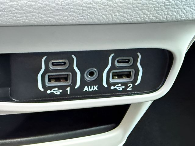 Used 2024 Chrysler Pacifica Touring-L FWD image 15