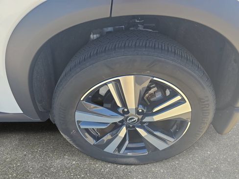 Used 2024 Nissan Rogue SL w/ SL Premium Package FWD image 32
