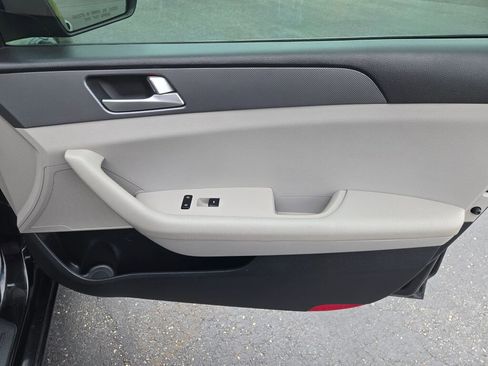Used 2016 Hyundai Sonata SE w/ Cargo Package FWD image 5