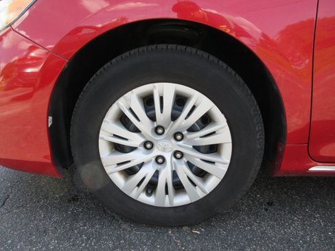 Used 2012 Toyota Camry LE image 23