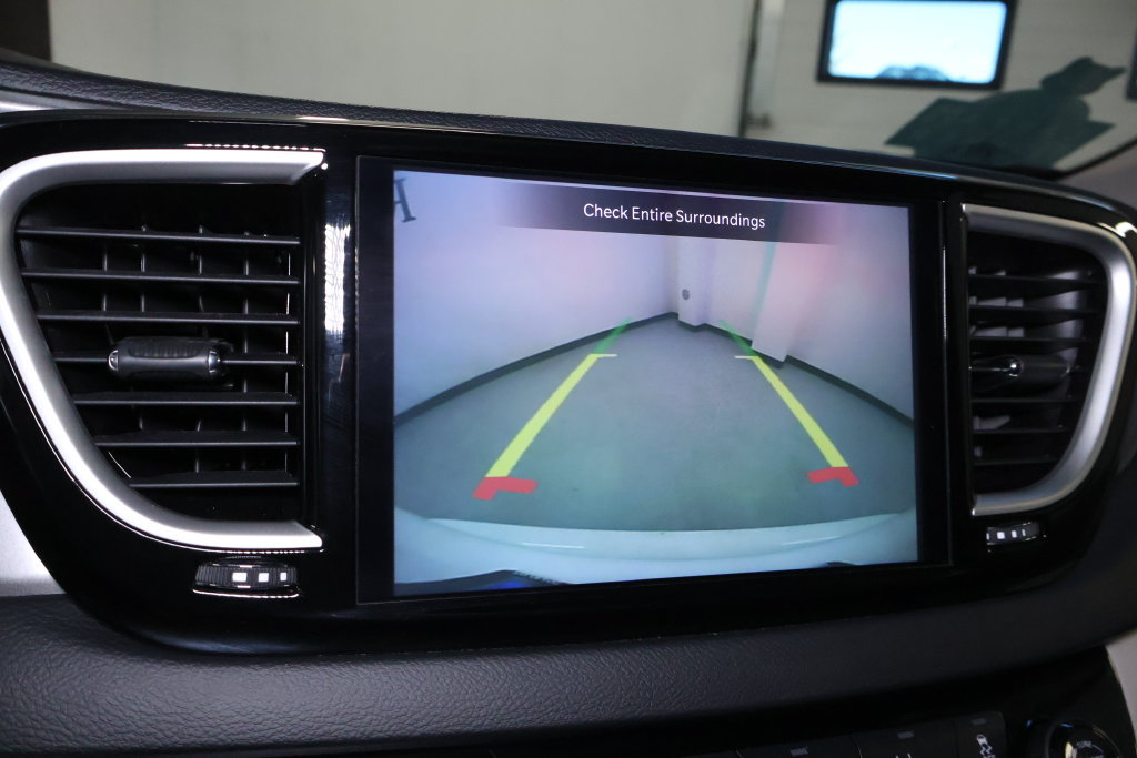 Used 2023 Chrysler Pacifica Touring-L FWD image 30