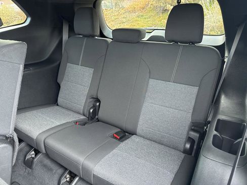 Used 2025 GMC Acadia Elevation image 15