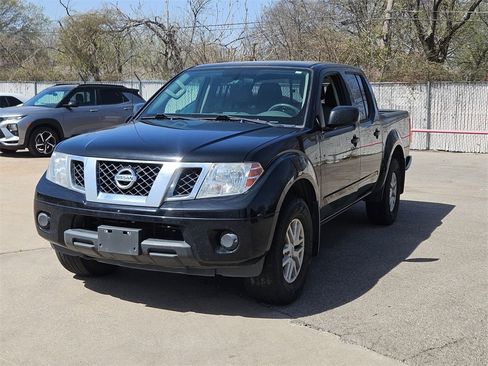 Used 2019 Nissan Frontier SV image 3