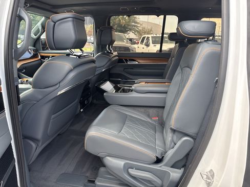 Used 2023 Jeep Grand Wagoneer Series III AWD/4WD image 21
