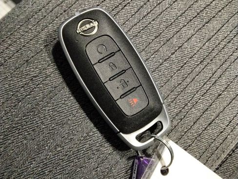 Used 2023 Nissan Rogue SV image 39