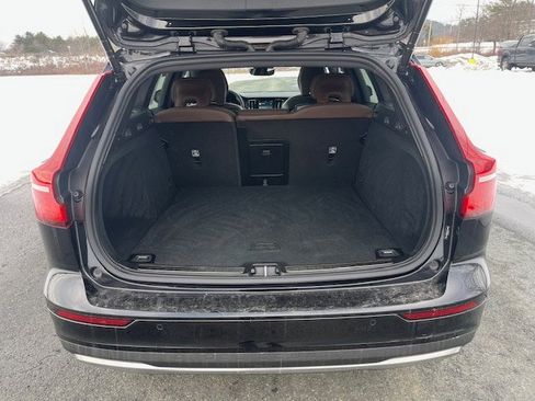 Used 2025 Volvo V60 B5 Cross Country Plus image 9
