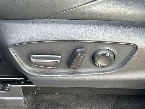 Used 2024 Toyota Tacoma Limited w/ Limited Package (LT) AWD/4WD image 18