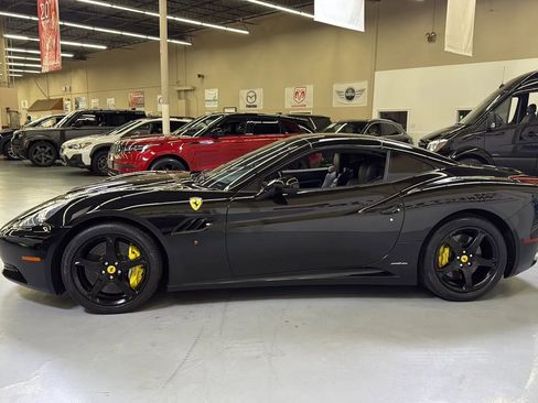 Used 2010 Ferrari California image 5