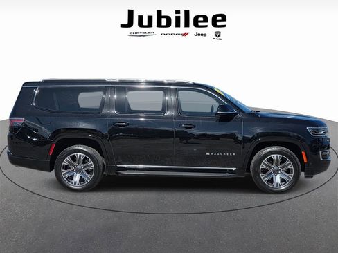 Used 2024 Jeep Wagoneer L Series II RWD image 42