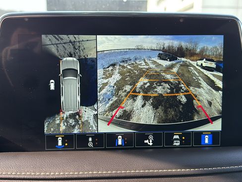 Used 2022 GMC Yukon SLT w/ SLT Premium Package image 20