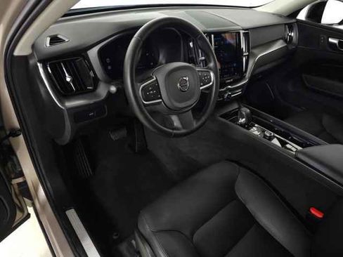 Used 2025 Volvo XC60 B5 Core AWD/4WD image 17