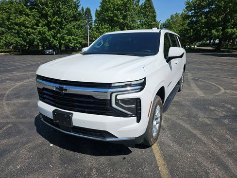 Used 2025 Chevrolet Suburban LS AWD/4WD image 2