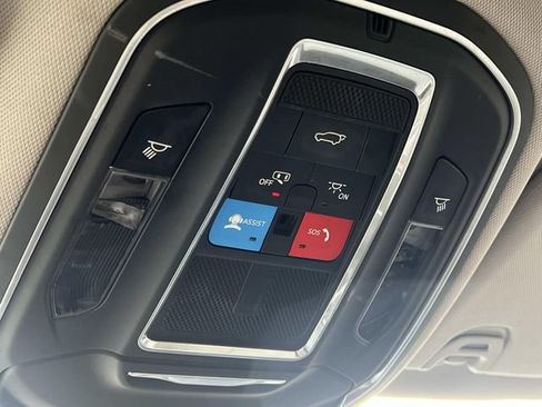 Used 2022 Jeep Wagoneer Series III AWD/4WD image 30