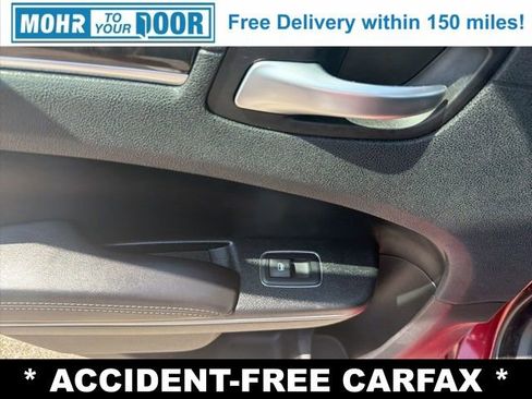 Used 2017 Chrysler 300 C RWD image 31